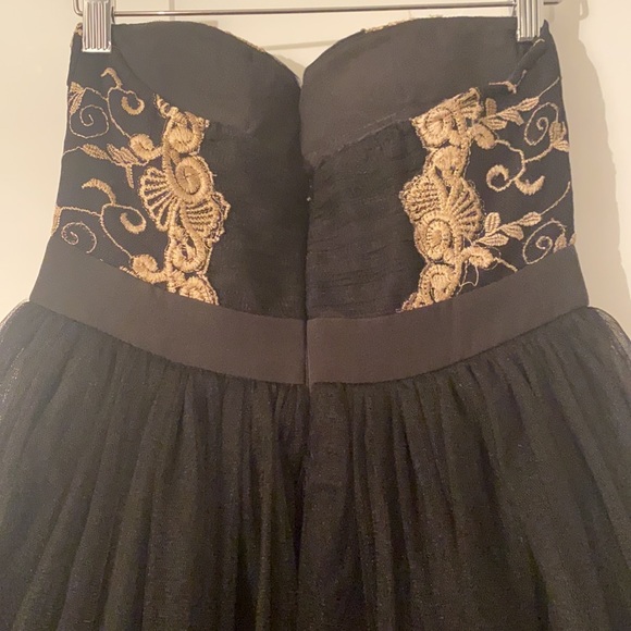 Beautiful Dress - Picture 5 of 6